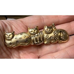 Vintage AJC 3 Cats Brooch Gold Tone Figural Kitty Cat Pin 70s 80s Signed